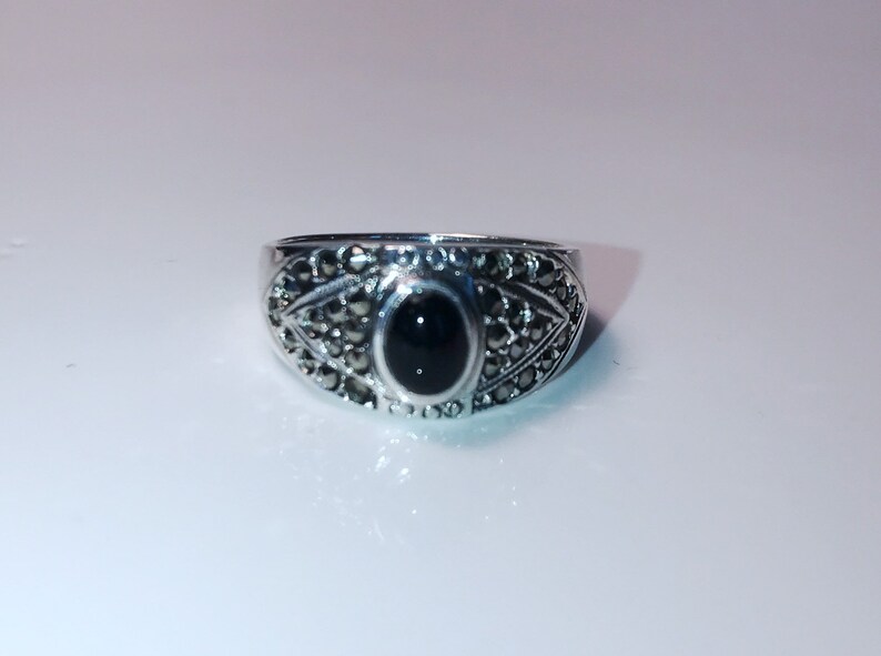 Size 7 Ring Silver and Onyx with Diamond-Cut Accents