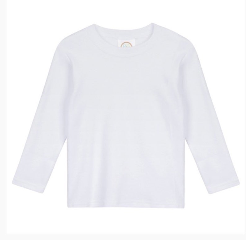 Op de afbeelding: Een wit T-shirt met lange mouwen.