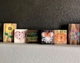 Table top  seasonal Disney block signs/Mickey holidays