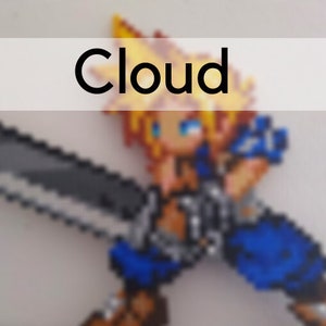 Peut inclure: Une figurine en pixel art de Cloud de Final Fantasy VII, tenant une épée. La figurine est faite de petites perles et est posée dans une posture de combat. L'arrière-plan est un mur blanc uni.