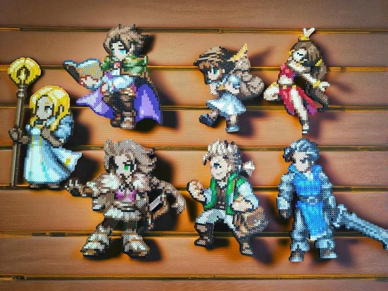 Decoración de pared - Paquete Viajero de Octopath: Therion, Ha'anit, Tressa, Ophilia, Cyrus, Primrose, Alfyn, Olberic | Sprite de videojuego | Pixel Art imagen 1