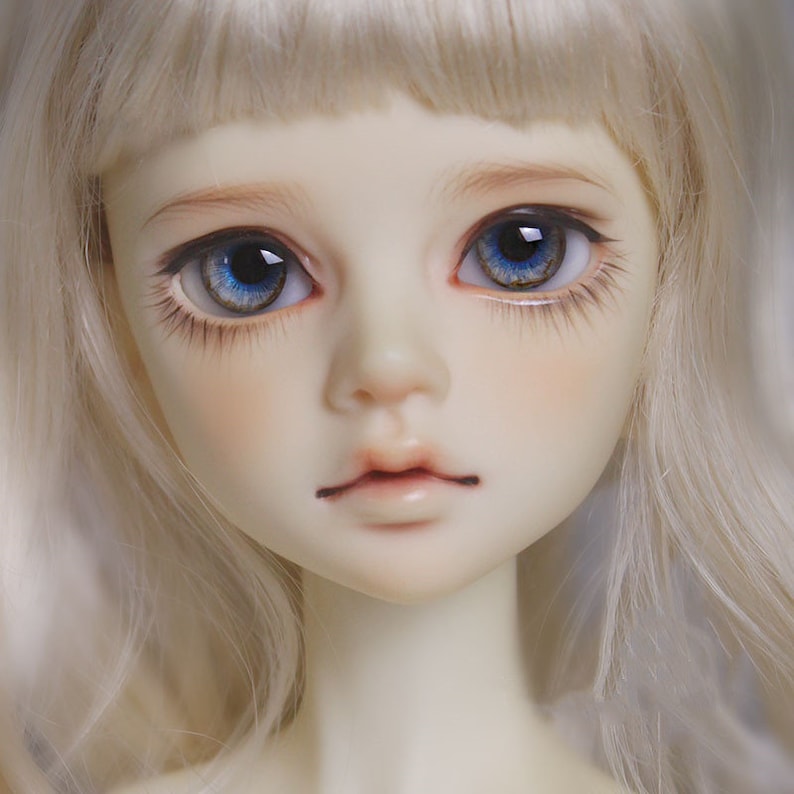 toy doll eyes
