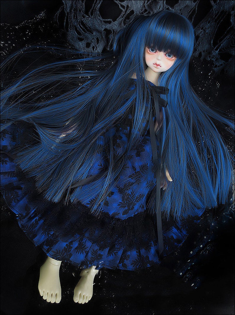 Синяя кукла. Барби силкстоун. Красных синих кукол. Обои для кукол. Куколки с мехом.