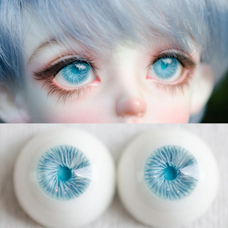 K&ouml;nnte beinhalten: Ein Paar blaue Puppenaugen mit wei&szlig;er Sklera und blauer Iris mit t&uuml;rkisfarbenem Zentrum. Die Augen sind f&uuml;r die Puppenherstellung und das Basteln gedacht.