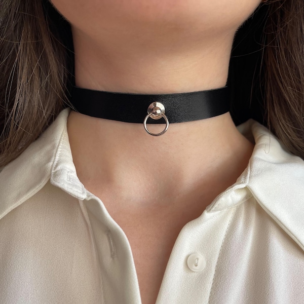 Gargantilla de cuero con anilla en forma de O, talla personalizada
