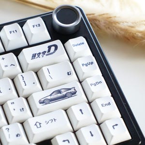 Initial D Keycap Set 127 Keys – AE86-Themed PBT Keycaps in Cherry Profile for Cherry MX Mechanical Keyboards – Street Racer Anime Look Gift