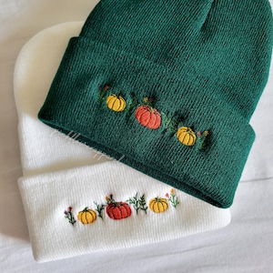 Pumpkin Embroidered Beanie, Fall Beanie, Thanksgiving Hat, broidered Hat, Cozy Fall Beanie afbeelding 1