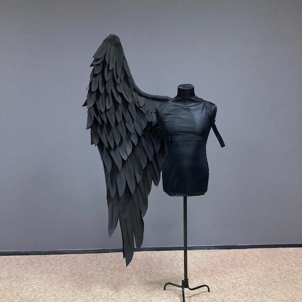 one wing cosplay, one black wing, sephiroth wing, Sephiroth cosplay, black wings, angel wings