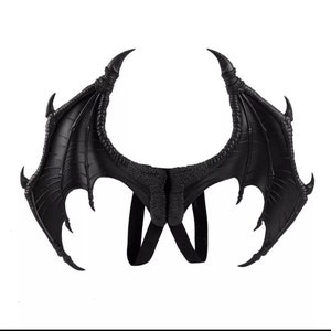 black wings, black wings costume, bat wings, angel wings, angel wings costume, Halloween costumes, large wings