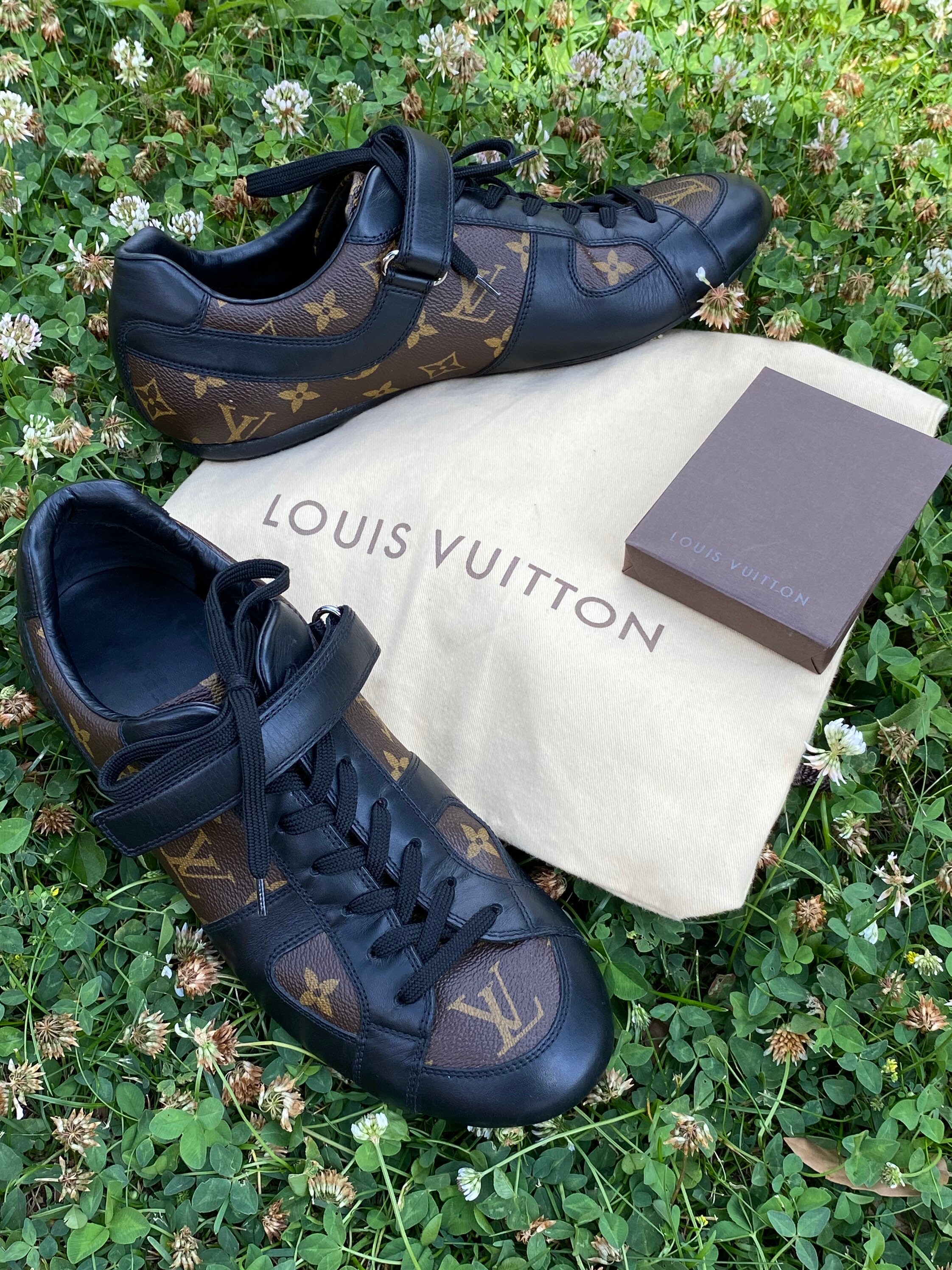 Louis Vuitton White Globe Trotter Embossed Leather Sneakers