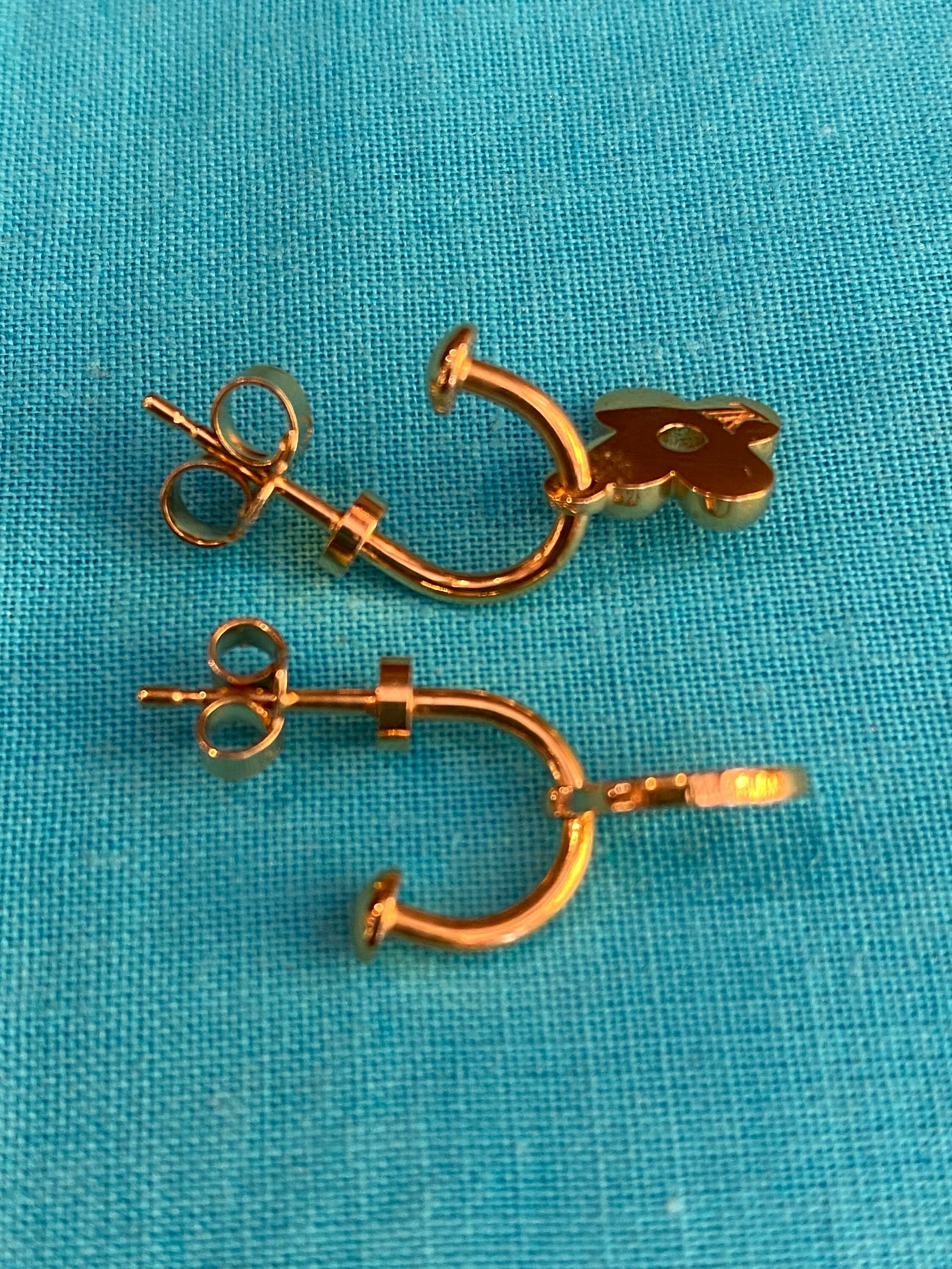 Discover 141+ my gold earrings turned black latest seven.edu.vn