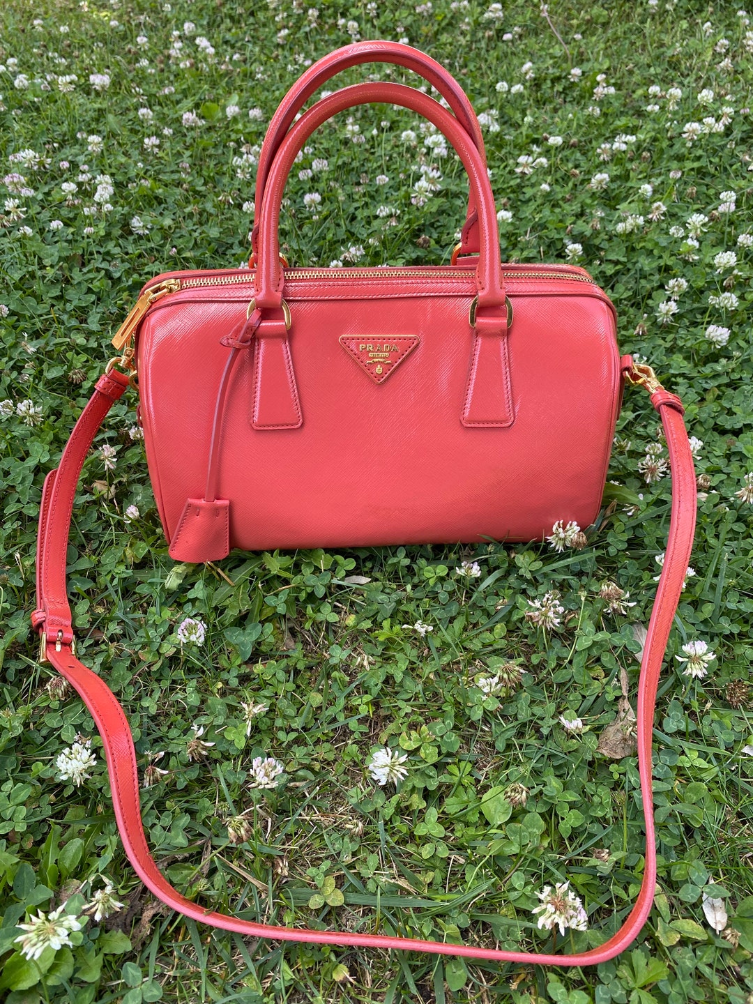 Red prada saffiano bag new arrivals