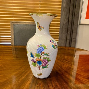 Herend Hand Painted Queen Victoria Pattern Vase