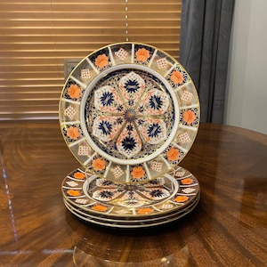 Royal Crown Derby Old Imari Luncheon Plates, a Set of 4