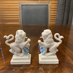 Nymphenburg Heraldic Lions, a Pair