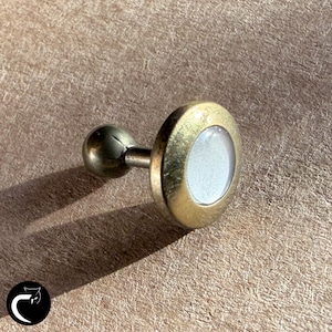 1900s / Antique stiff collar bow tie button gold white