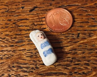 Antique edwardian tiny porcelain doll 2 cm