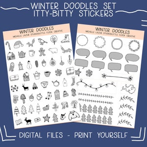 Könnte beinhalten: Ein Set mit schwarzen und weißen Stickern zum Thema Winter. Die Sticker enthalten eine Vielzahl von Winter-Kritzeleien, wie Schneeflocken, Bäume, Häuser und Tiere. Die Sticker sind so konzipiert, dass sie vom Benutzer ausgedruckt und ausgeschnitten werden können. Der Text auf dem Bild lautet "Winter Doodles Set Itty-Bitty Stickers", "Winter Doodles", "Michelle Lazur Studiosalittle Flock Creative", "Digital Files - Print Yourself", "PNG File To Print And Cut Yourself".