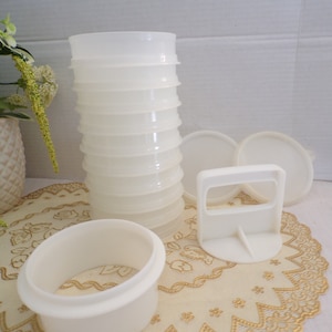 Vintage Tupperware 1/3 Pounder Hamburger Press and Mold Items 883 and 884, Includes 11 Hamburger Molds 882 and 1 Top Lid 215, 14 Piece Set