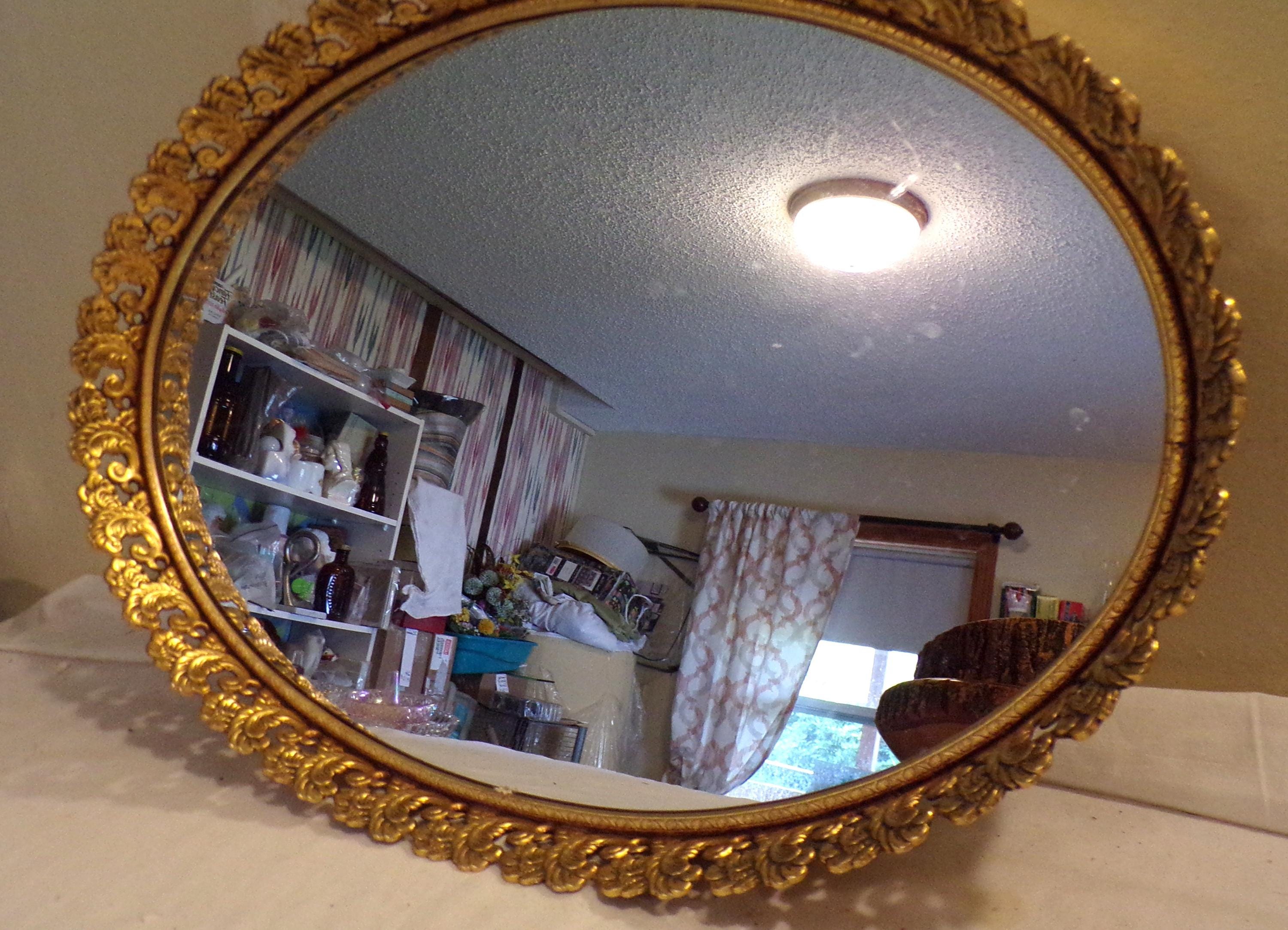 ハリウッド・リージェンシー風の化粧鏡。大型オーバルフィリグリー、長