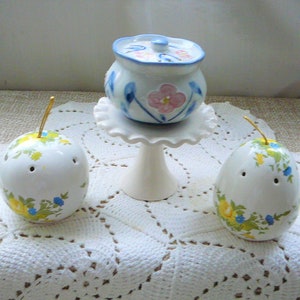 Vintage Potpourri Pomander Room Freshener, Ceramic Ornament, Closet/Vanity Set of 3 Potpourri