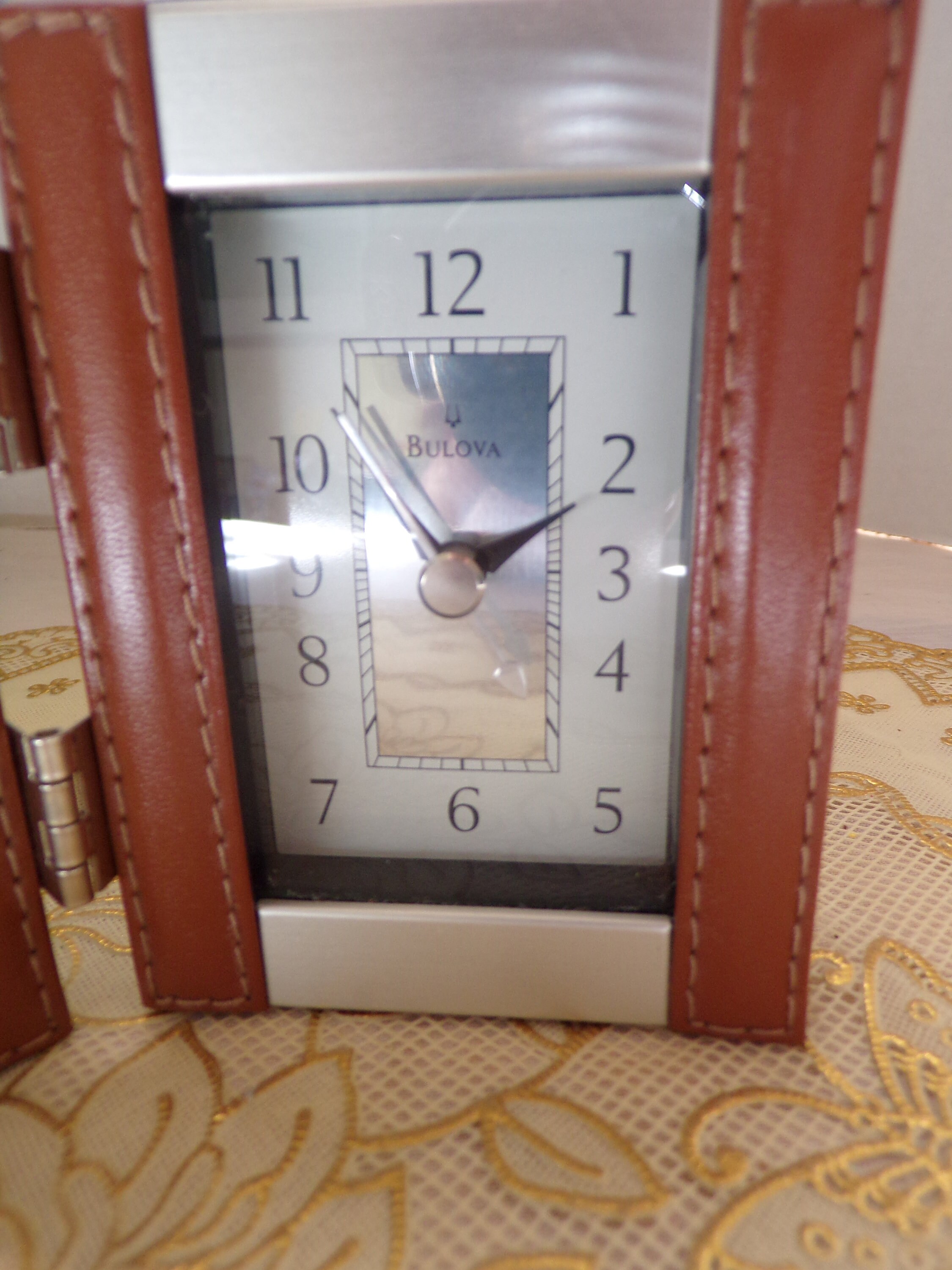 Achetez Horloge murale Bulova C4846 Réalisatrice chez Madagascar