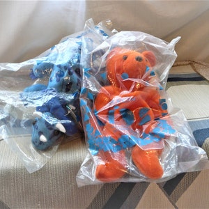 Avon Bernard Bear i Dapper Dinozaur pełen fasoli zapakowany w plastik