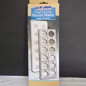 Ravioli Form Presse 10 2-1 / 2 Quadrate, große Ravioli Maker, Pierogi-Presse, Potsticker, Fleischpastete, Knödel mit rutschfesten Füßen, NOS Silver USA