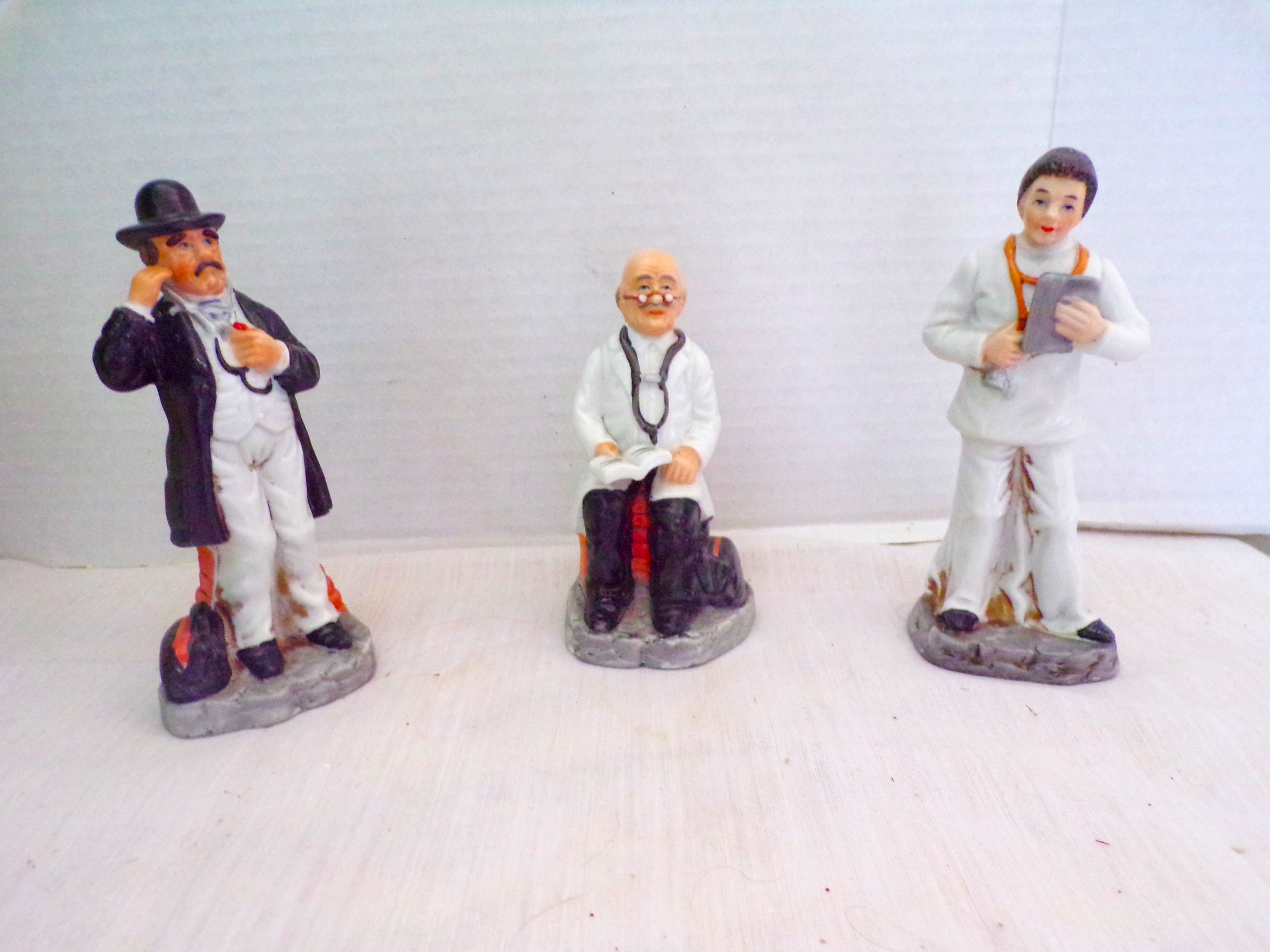 Doctor porcelain figurine - Etsy 日本