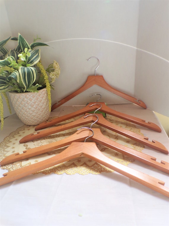 Perchas vintage planas de madera para vestidos batas camisas y sueteres con asas antideslizantes para los hombros juego de 10 Etsy Espana