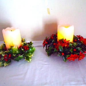 Vintage Christmas Holly Berries Plastic Candle Rings with Battery Operated Candles, 8 Piece Set