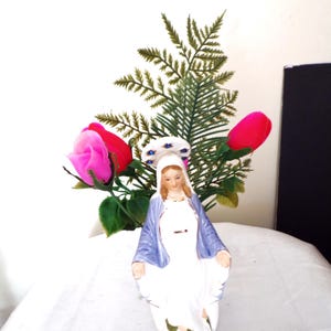 Vintage Madonna Keramik Blumenampel von American Bisque, Jungfrau Maria in Blau und Gold Robe, USA