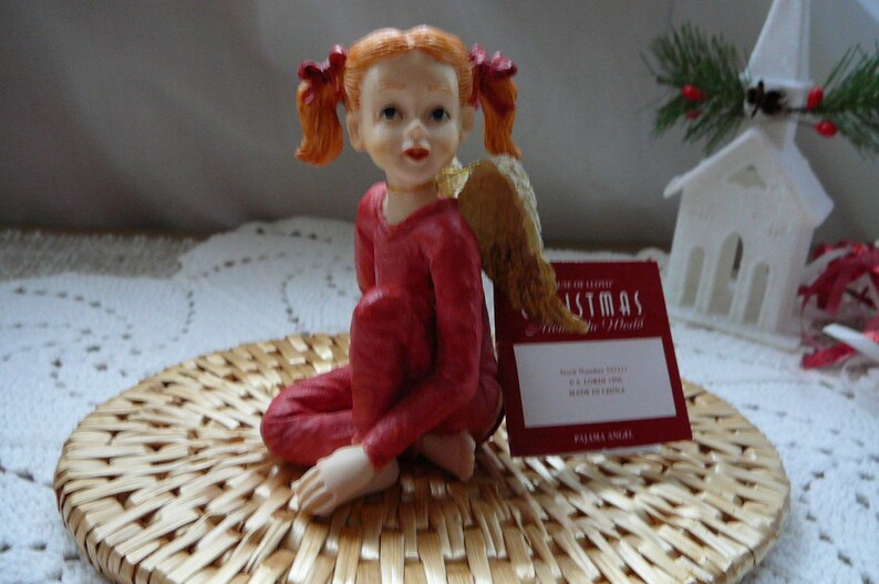 Vintage Christmas Around the World Piżama Angel Mała Dziewczynka od House of Lloyd 4 x 3 x 3 zdjęcie 2