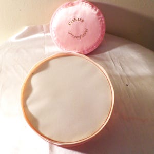 Vintage Dream Flower Body Dusting Powder with Puff Puff, NOS 5 oz. Sealed Ponds Products, USA