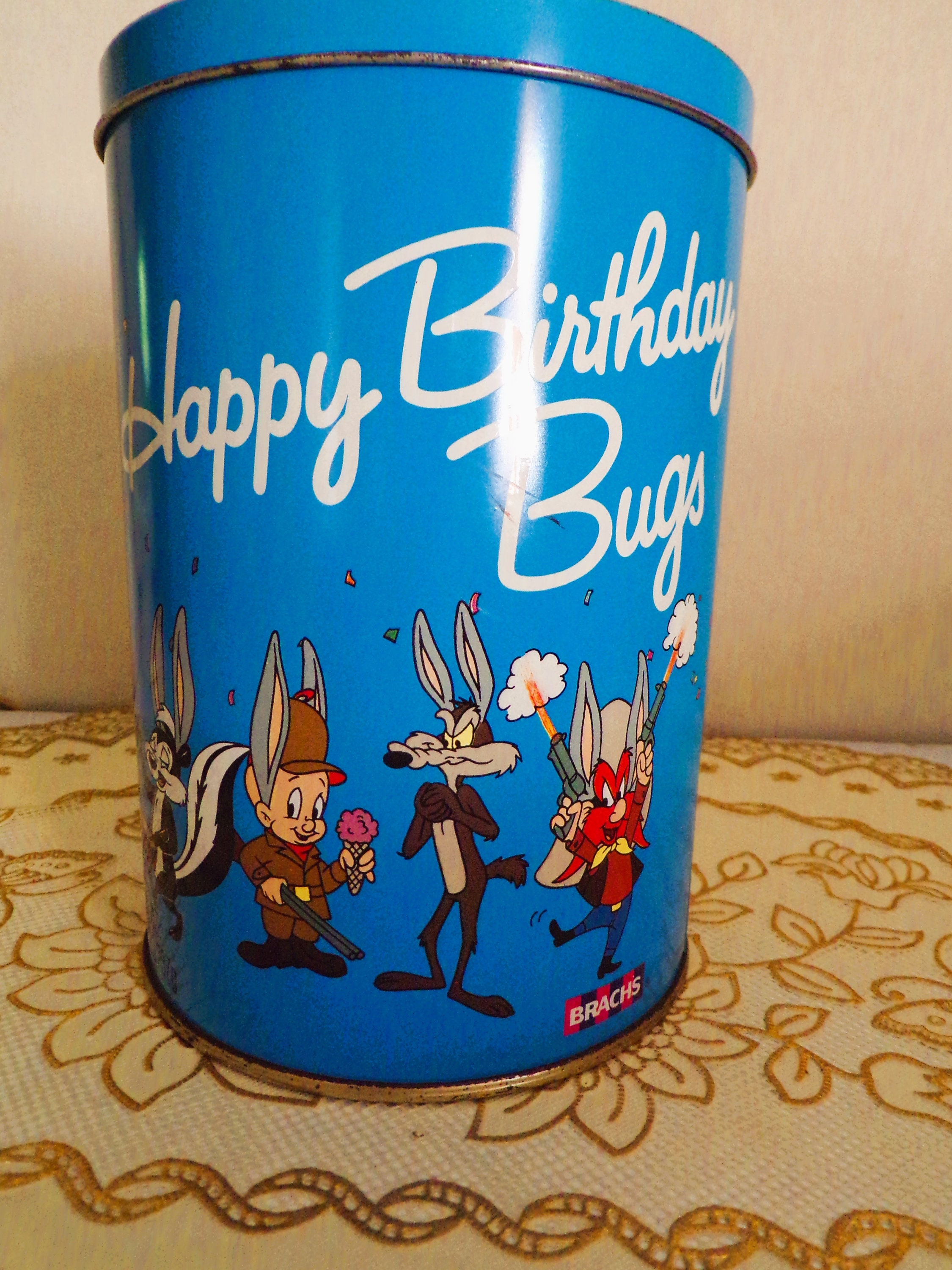 Amazon.com: Happy Birthday Bugs: 50 Looney Years [VHS