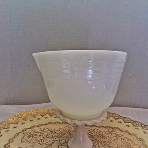 Vintage Batter Bowl 1 1/2 Qt. Opal Milk Glass Mixing Bowl