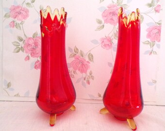 Vintage Swung 3 Toe Amberina rojo y ámbar jarrón de vidrio de arte soplado a mano, jarrón de vidrio de arte elástico rojo MCM hecho a mano, por L.E. Herrero