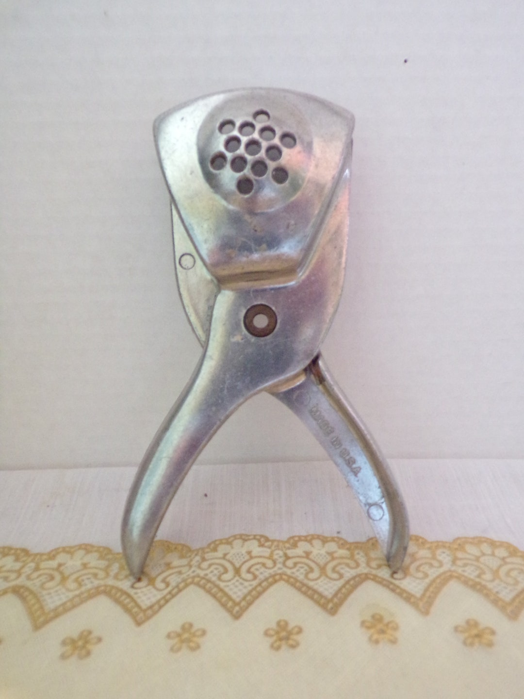 Vintage Irvin Ware Hand Held Aluminum Lemon Juicer/garlic Press