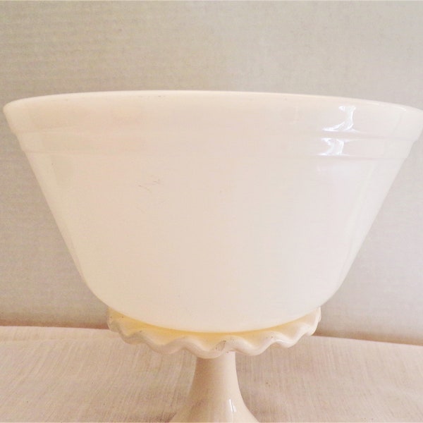 Vintage Federal Milk Glass Ovenware 1 Qt. Mixing Bowl,  7" x 3 1/2" USA