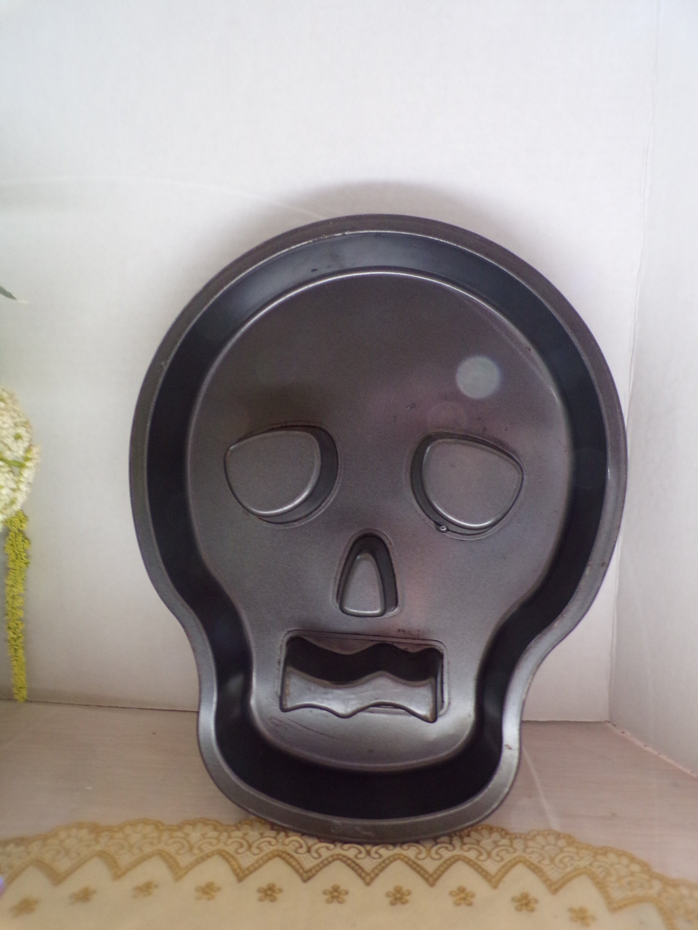 Wilton Halloween Non-Stick Skull-Shaped Cake Pan, 9.5 x 12-Inch 