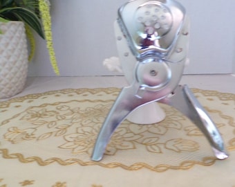 EKCO Manual Hand Press Garlic, Lemon & Lime Squeezer Stainless Steel Citrus Juicer