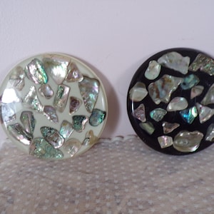 Vintage Abalone Shells Footed Trivet, Acrylic Abalone Shell Black & Iridescent Trivet by Wondermold 5" Round USA