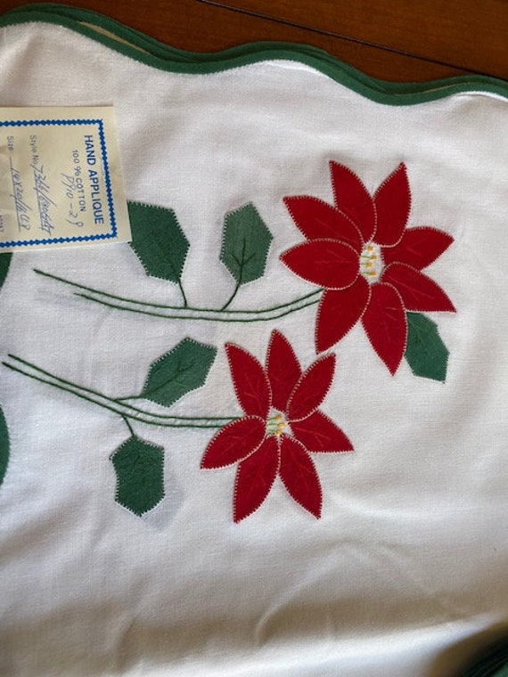 Nicole Miller Holiday Christmas Poinsettia Quilted Placemats – Set Of 4, Red, 15x15 Round