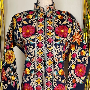Kashmiri bestickter Rohseidenmantel: Teal Blue Floral Jacke