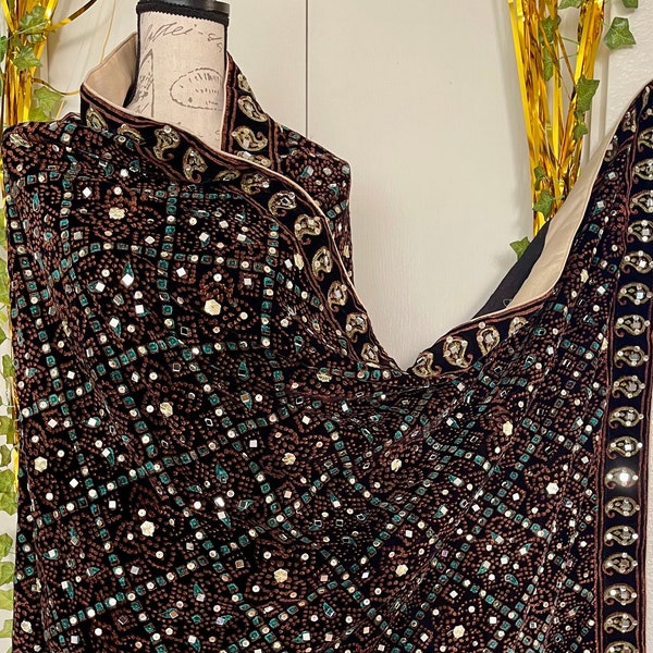 how to wear pakistani shawl