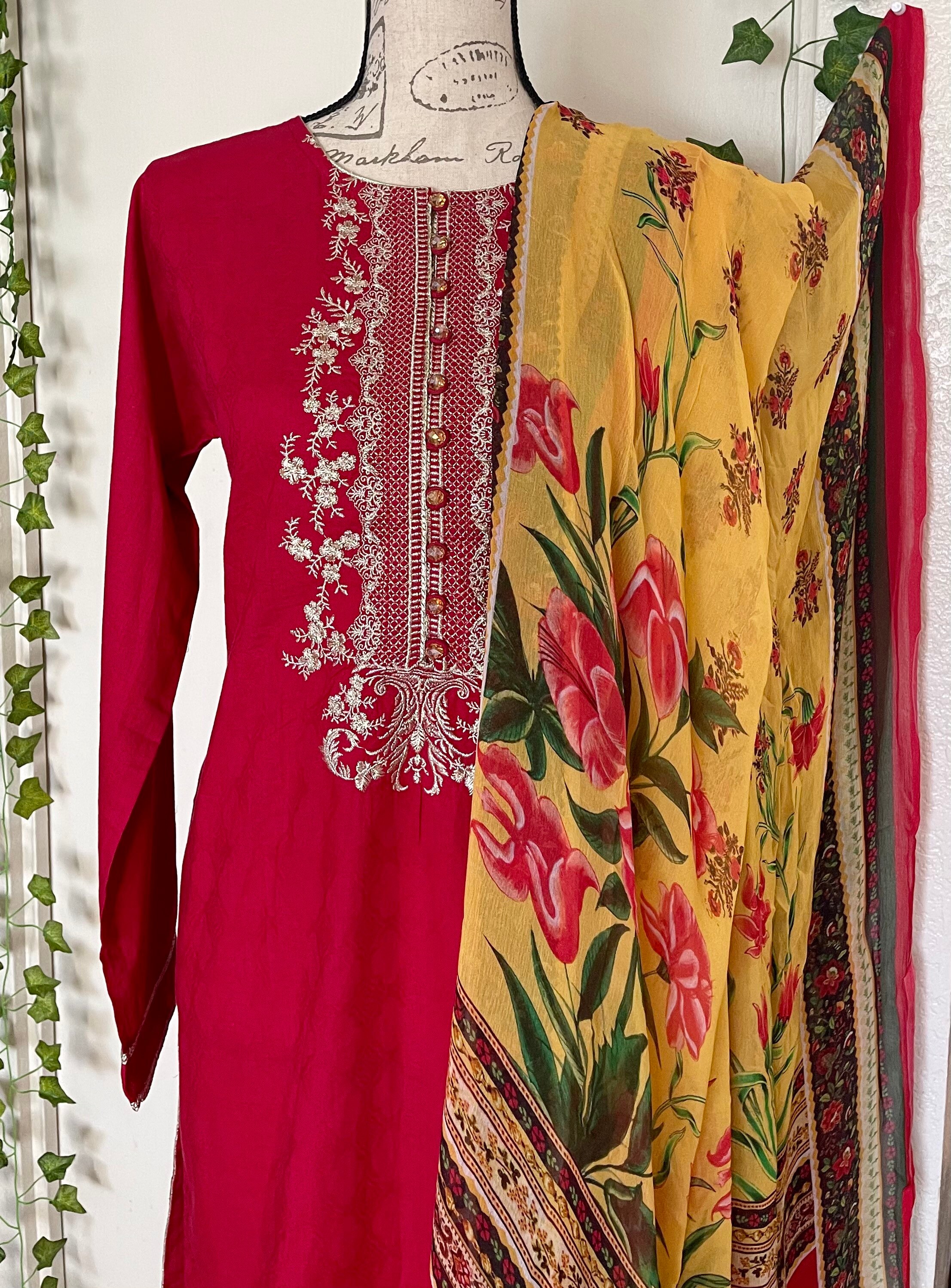 Discover more than 82 pakistani designer kurtis images latest thtantai2
