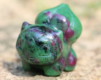 Bulbasaur intagliato in zoisite naturale da 1,3", rana in zoisite, Bulbasaur di cristallo, Pokemon di cristallo, guarigione Reiki, Bulbasaur di cristallo, regali di cristallo 1 pezzo