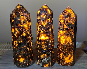 7cm+ Natural Flame&#39;s stone Obelisk，Crystal Tower，Yooperlite Point，Energy Crystal Wand，Home Decor，Healing Point，Crystal Gifts 1PC