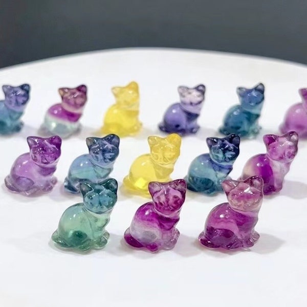 Mini gatto scolpito in fluorite arcobaleno naturale, cristallo di quarzo intagliato, intaglio di gatto in fluorite, ciondolo di cristallo, guarigione Reiki, regali di cristallo