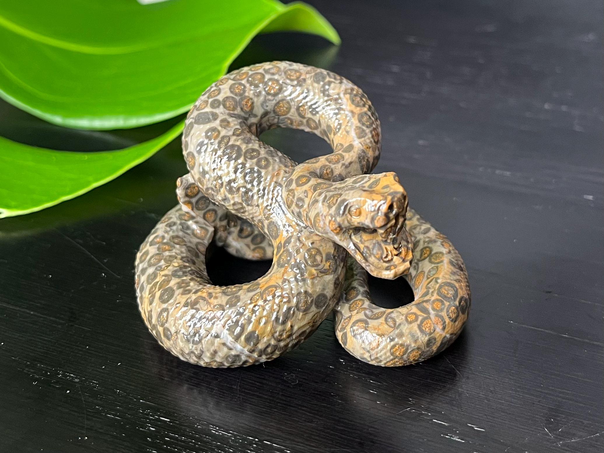 天然ヒョウ柄石彫刻蛇、クォーツクリスタル蛇、クリスタル彫刻蛇、蛇